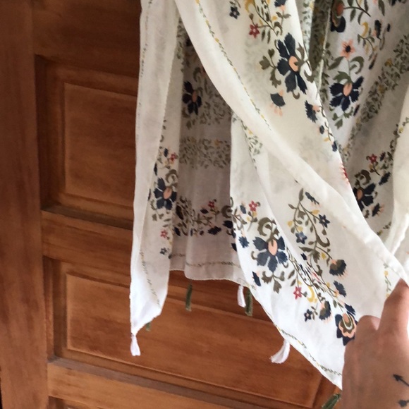 Shawl? Either way it’s cute 😆 - Picture 5 of 7